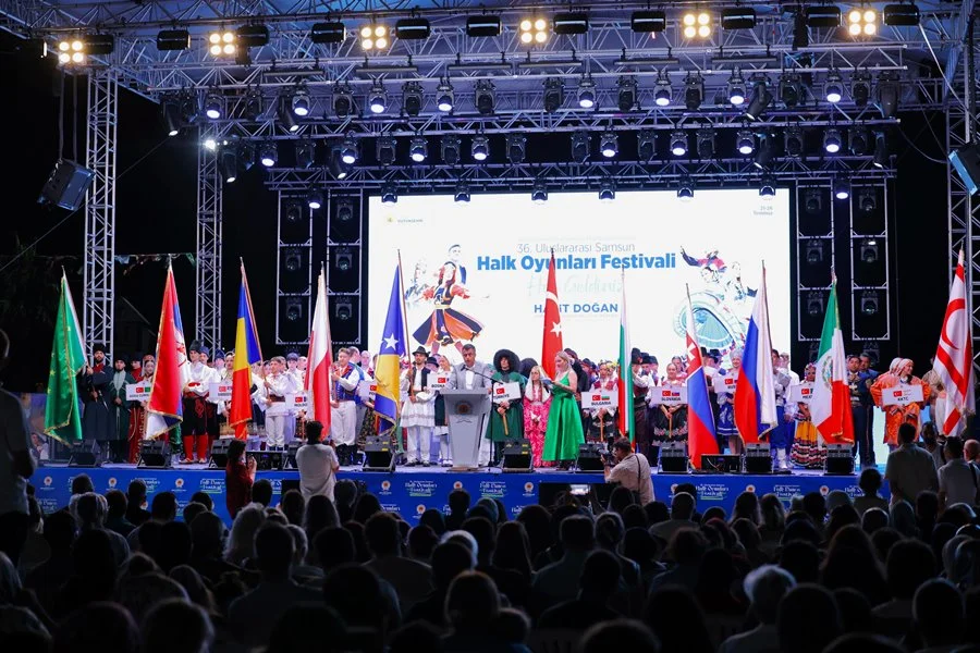 36. Uluslararası Samsun Halk Oyunları Festivali Coşkulu Başladı - Fotoğraf 11