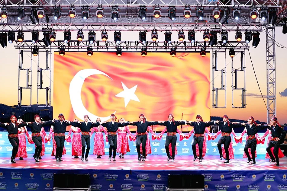 Samsun Halk Oyunları Festivali'ne Büyük İlgi: 12 Ülke Samsun'da Buluştu - Fotoğraf 17