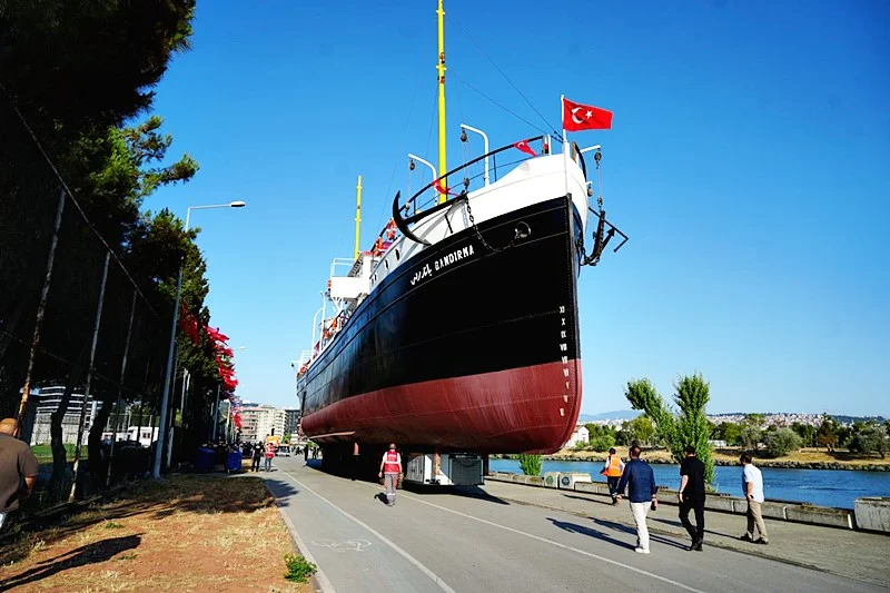Bandırma Vapuru Müzesi karadan yürütülerek yeni yerine taşındı - Fotoğraf 6