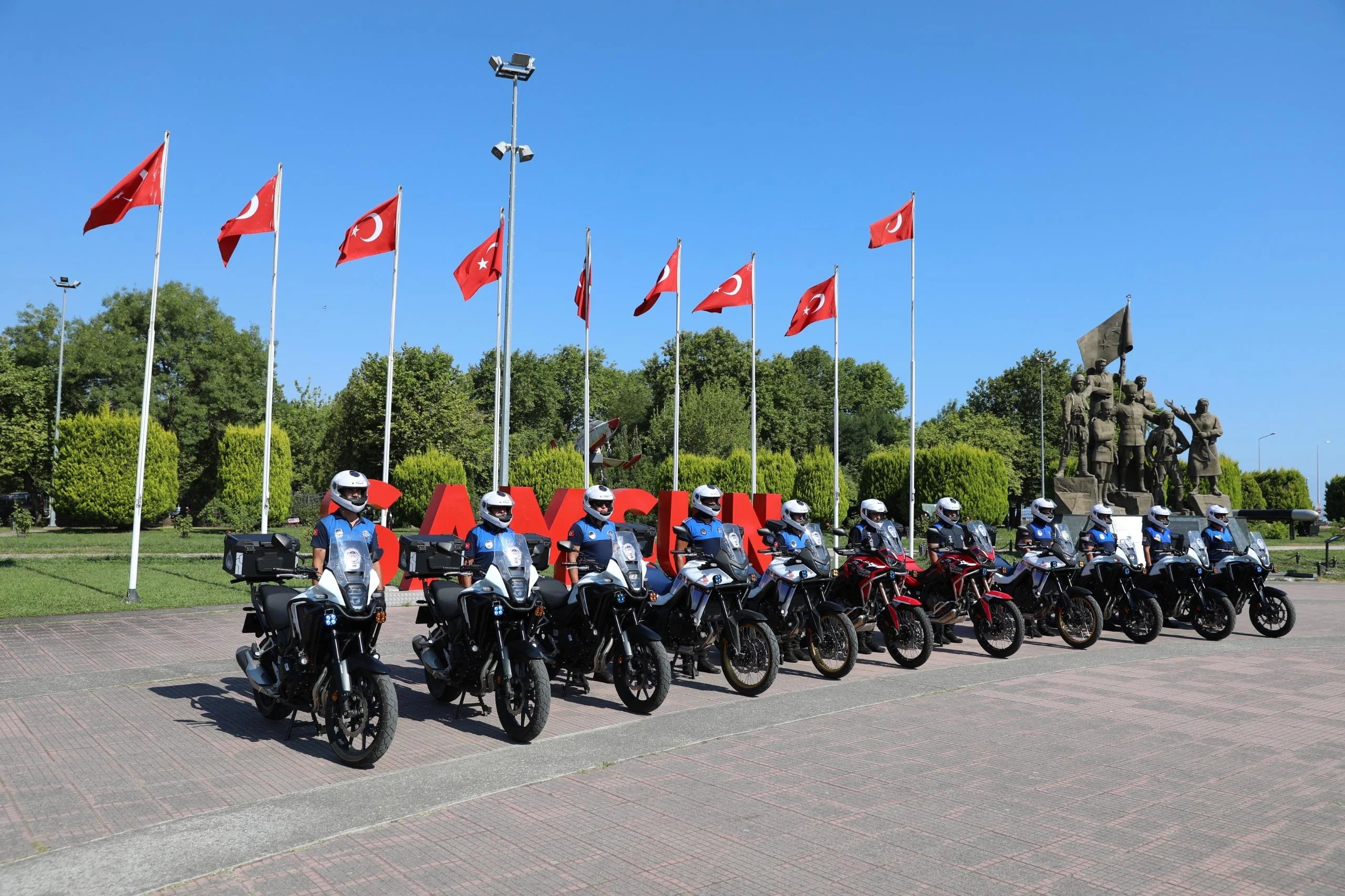 SAMSUN'DA MOTOSİKLETLİ ZABITA EKİPLERİ İLE ETKİN VE HIZLI HİZMET - Fotoğraf 4