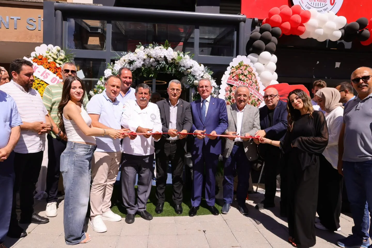 Lütfi Pirinç ikinci şubesi Lütfi Ustanın Yeri Lütuf Et ve Kebap Restaurantı açtı - Fotoğraf 9
