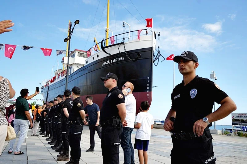Bandırma Vapuru Müzesi karadan yürütülerek yeni yerine taşındı - Fotoğraf 10