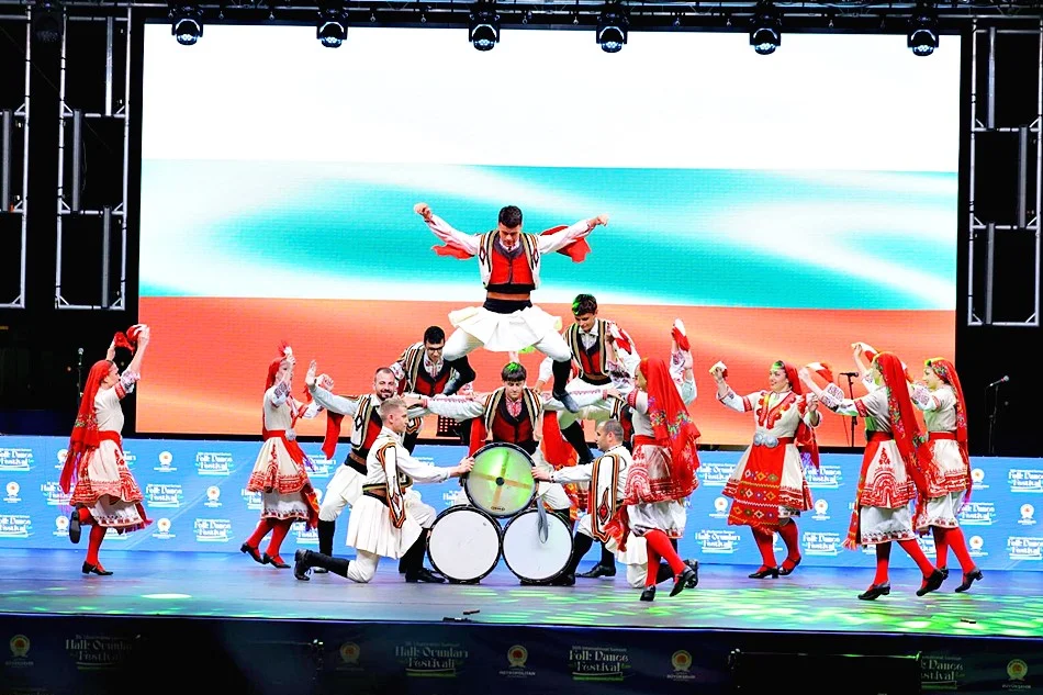 Samsun Halk Oyunları Festivali'ne Büyük İlgi: 12 Ülke Samsun'da Buluştu - Fotoğraf 12