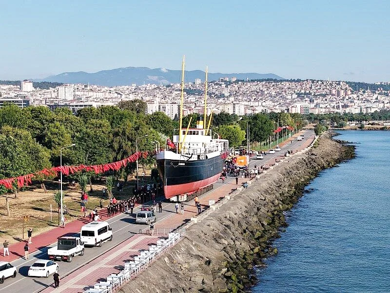 Bandırma Vapuru Müzesi karadan yürütülerek yeni yerine taşındı - Fotoğraf 4