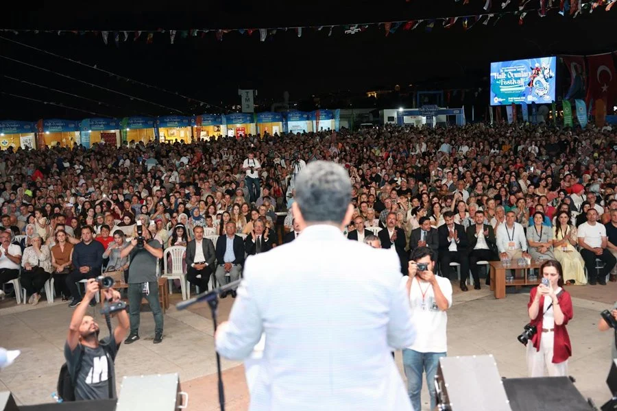 36. Uluslararası Samsun Halk Oyunları Festivali Coşkulu Başladı - Fotoğraf 20