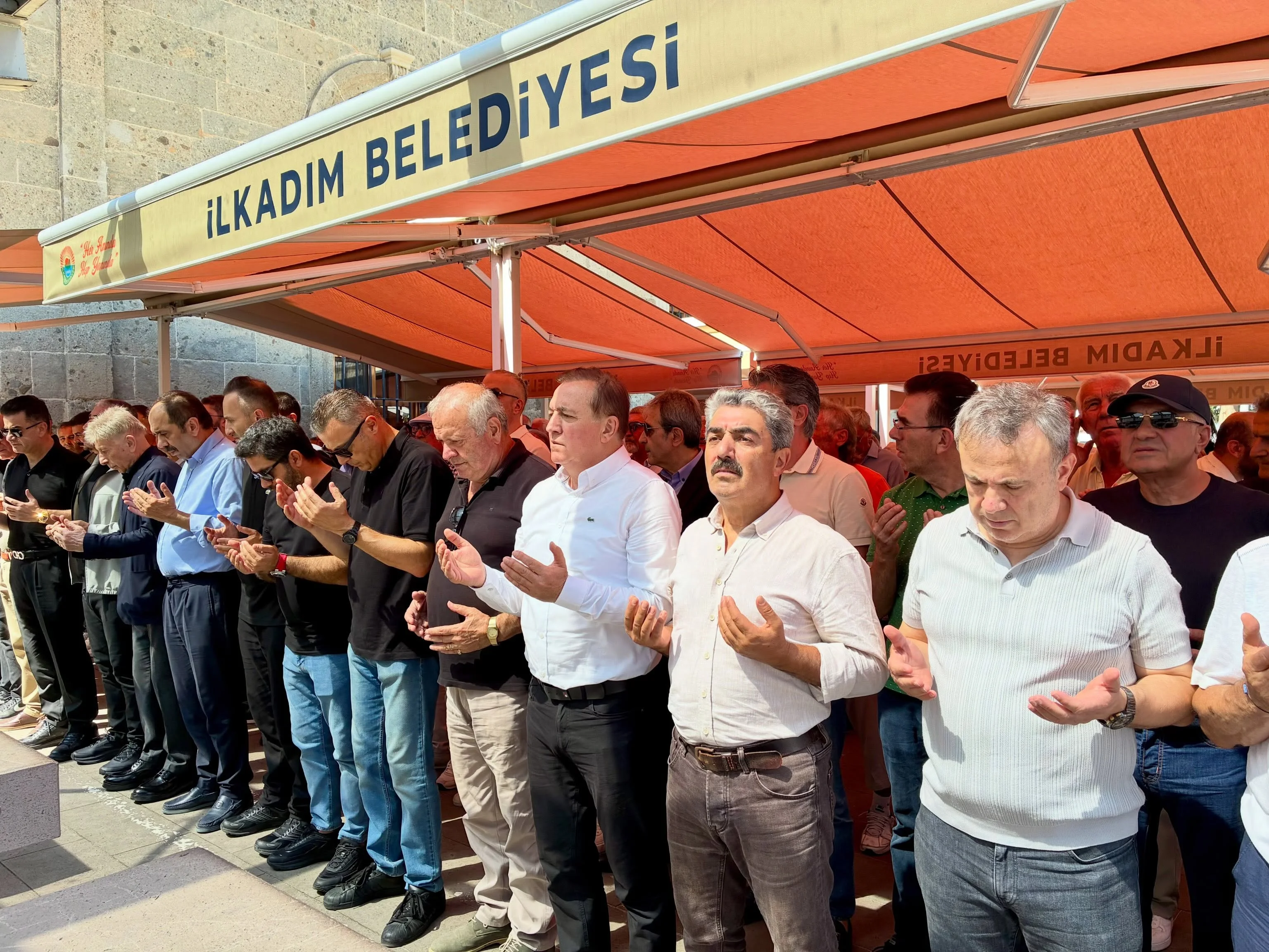 Samsunlu İş İnsanı Fevzi Reis’in Annesi Son Yolculuğuna Uğurlandı - Fotoğraf 6