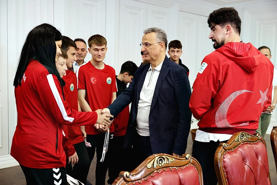 Avrupa Üçüncüsü Milli Sporcudan Başkan İhsan Kurnaz’a Ziyaret - Fotoğraf 5