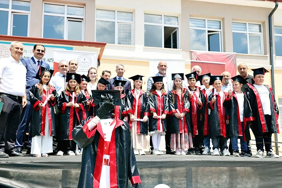 Samsun'da Canik Başalan İlkokulu'nda karne sevinci - Fotoğraf 3