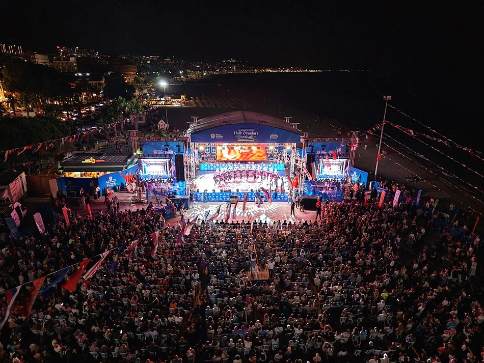 Samsun Halk Oyunları Festivali'ne Büyük İlgi: 12 Ülke Samsun'da Buluştu - Fotoğraf 19