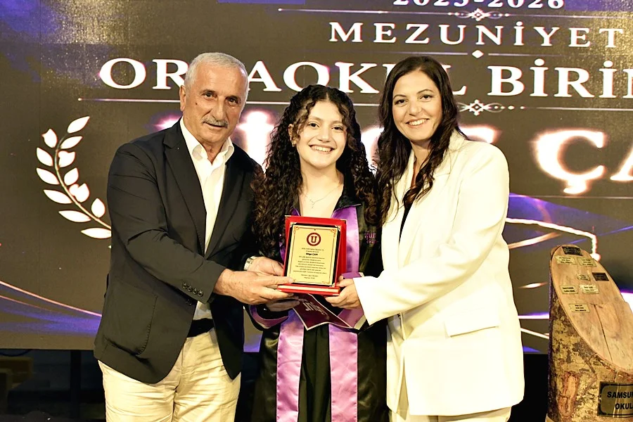 Samsun Uğur Okulları’nda mezunlar geleceğe uğurlandı - Fotoğraf 1