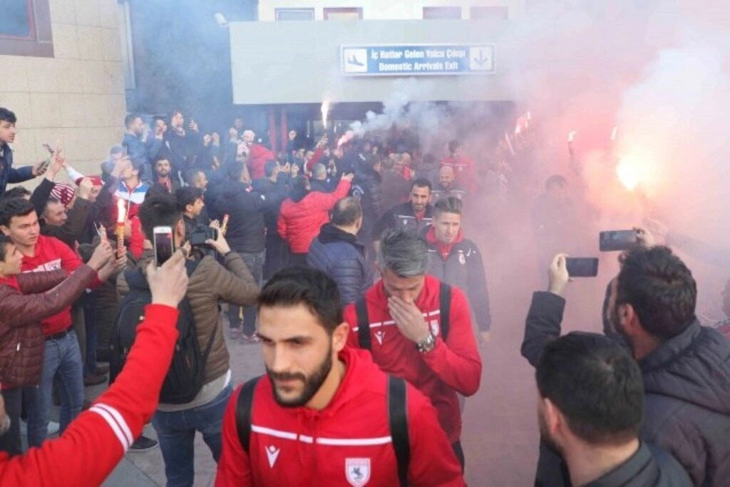Taraftardan Samsunspor'a Coşkulu Karşılama - Resim 6
