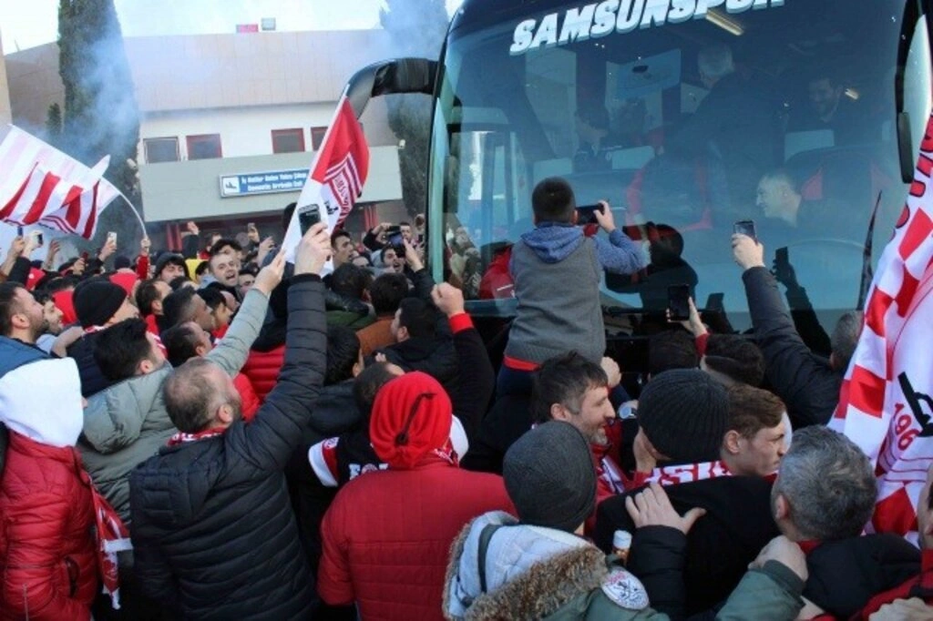 Taraftardan Samsunspor'a Coşkulu Karşılama - Resim 9