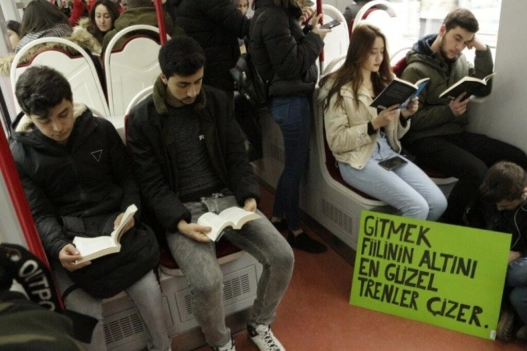 Bir Projem Var Topluluğu tramvayda kitap okuyarak yolculuk etti - Resim 4