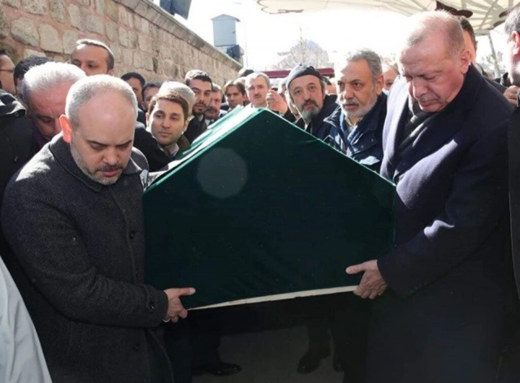 Akif Çağatay Kılıç’ın babası Sinan Kılıç son yolculuğuna uğurlandı - Resim 1