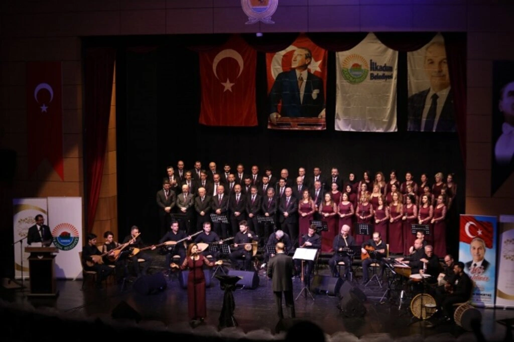 İlkadım Belediyesi Türk Halk Müziği Korosundan Unutulmaz Konser - Resim 11