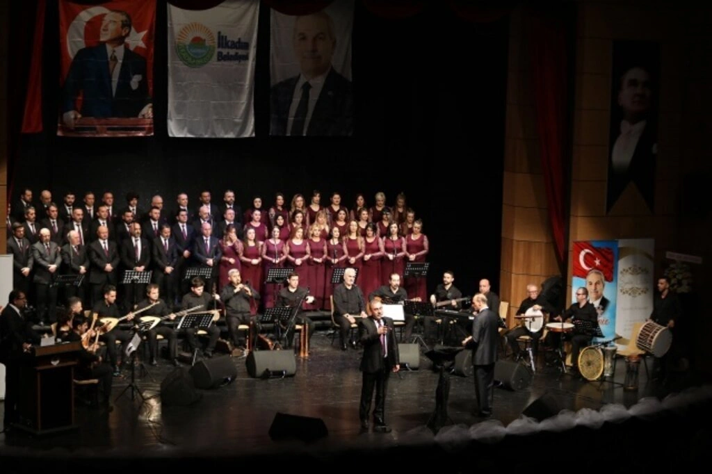 İlkadım Belediyesi Türk Halk Müziği Korosundan Unutulmaz Konser - Resim 3