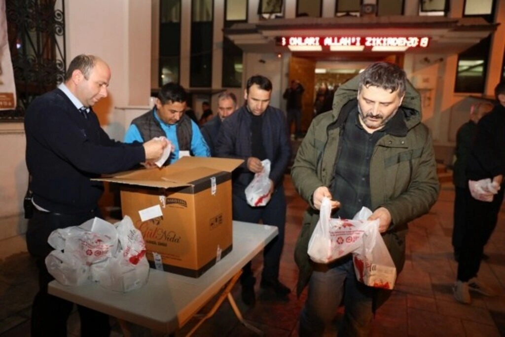 İlkadım Belediyesi Kandil Simidi Dağıttı - Samsun Haber - Resim 2