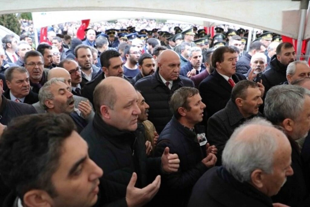 Başkan Yüksel Yıldırım şehidimizi son yolculuğuna uğurladı - Resim 6