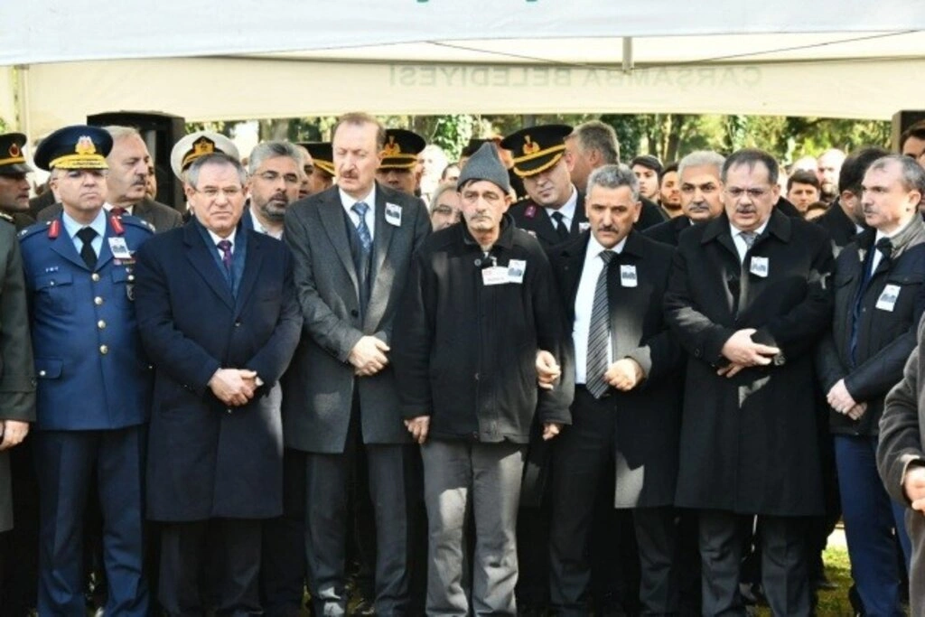 ÇARŞAMBA, ŞEHİDİNİ SON YOLCULUĞUNA UĞURLADI - Resim 2