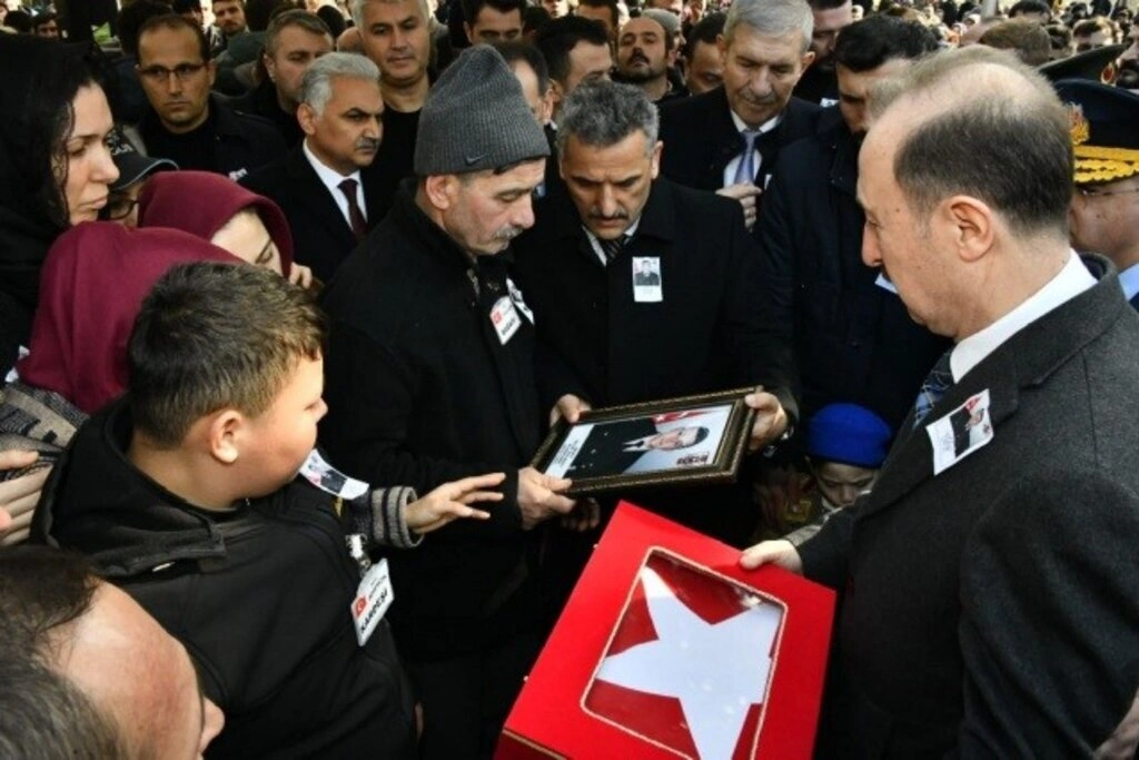 ÇARŞAMBA, ŞEHİDİNİ SON YOLCULUĞUNA UĞURLADI - Resim 3