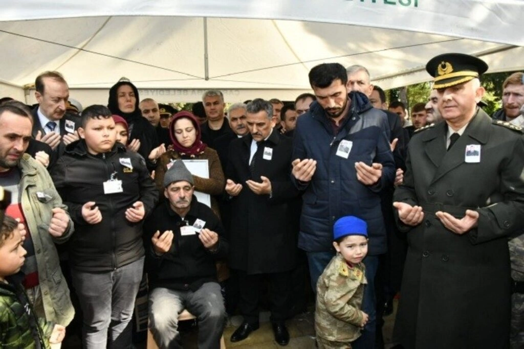 ÇARŞAMBA, ŞEHİDİNİ SON YOLCULUĞUNA UĞURLADI - Resim 5
