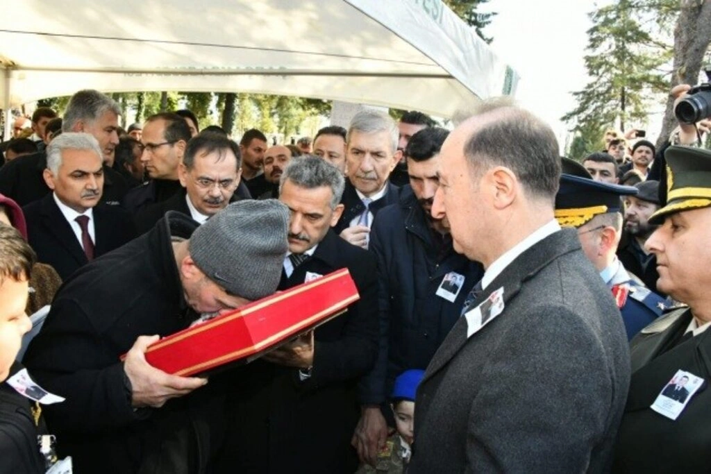 ÇARŞAMBA, ŞEHİDİNİ SON YOLCULUĞUNA UĞURLADI - Resim 6