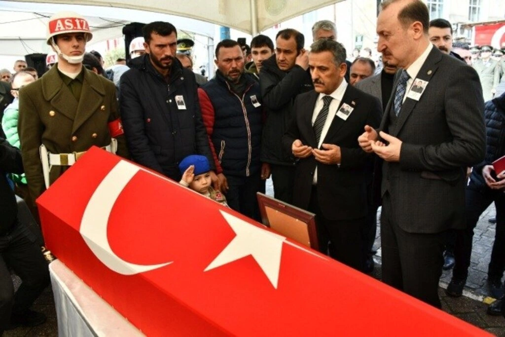 ÇARŞAMBA, ŞEHİDİNİ SON YOLCULUĞUNA UĞURLADI - Resim 7