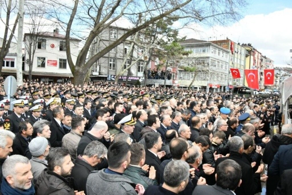 ÇARŞAMBA, ŞEHİDİNİ SON YOLCULUĞUNA UĞURLADI - Resim 15