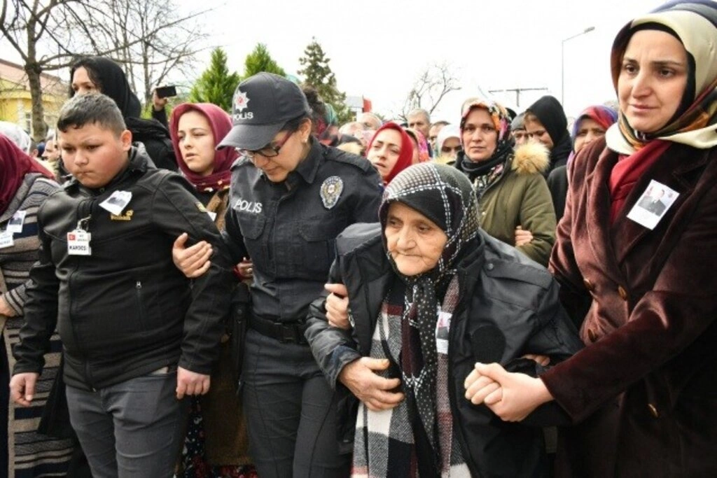 ÇARŞAMBA, ŞEHİDİNİ SON YOLCULUĞUNA UĞURLADI - Resim 17