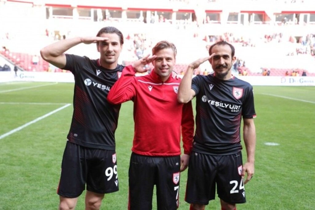 Samsunsporlu futbolculardan asker selamı, Samsunspor İnegölspor maç fotoğrafları - Resim 2
