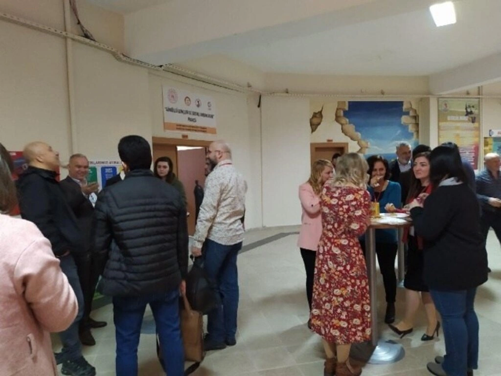 Gönüllü Gençler İle Sosyal Sorumluluk Projesi - Resim 4
