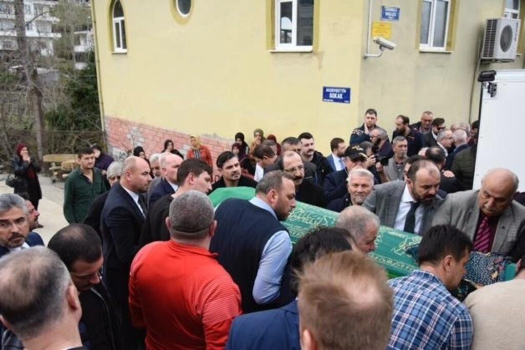 Ayşegül Köse dualarla son yolculuğuna uğurlandı - Resim 1