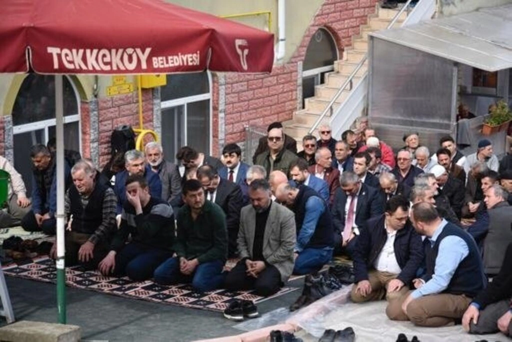 Ayşegül Köse dualarla son yolculuğuna uğurlandı - Resim 2