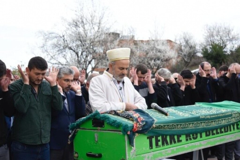 Ayşegül Köse dualarla son yolculuğuna uğurlandı - Resim 5