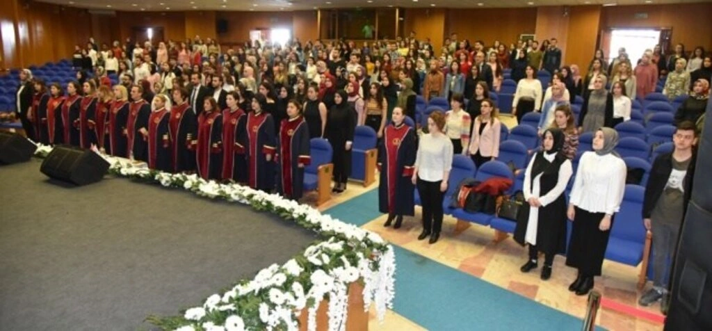 OMÜ Hemşirelik Bölümü Öğrencileri Üniformalarını Giydi - Resim 2