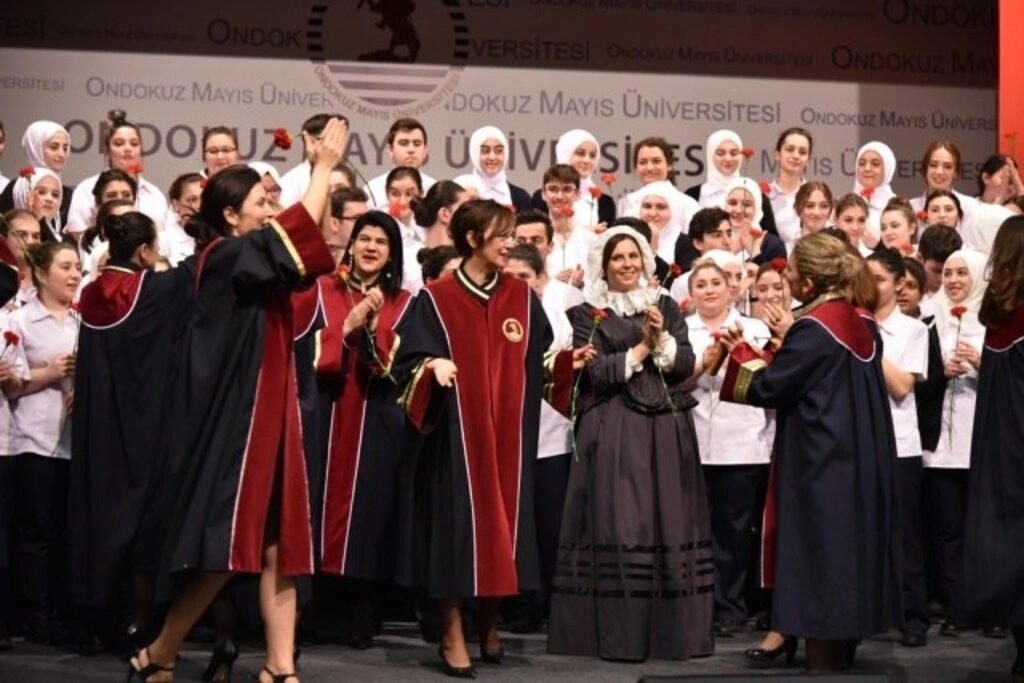OMÜ Hemşirelik Bölümü Öğrencileri Üniformalarını Giydi - Resim 7