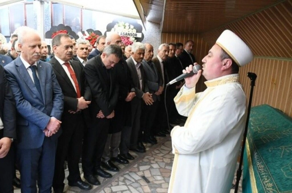 Alparslan Gürkan son yolculuğuna uğurlandı - Resim 3
