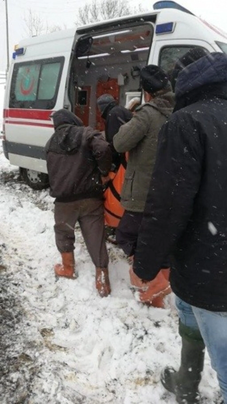 Tekkeköy Karışlar Mahallesi'ndeki hastaya sağlık ve belediye ekipleri ulaştı - Resim 3