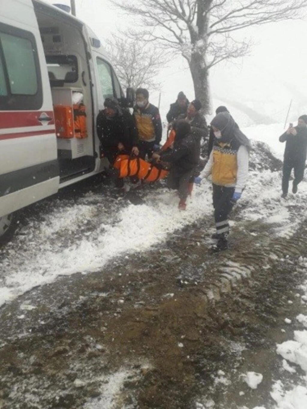 Tekkeköy Karışlar Mahallesi'ndeki hastaya sağlık ve belediye ekipleri ulaştı - Resim 4