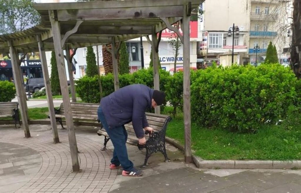 Çarşamba Belediyesi'nden koronavirüs önlemi, banklar kaldırıldı - Resim 4