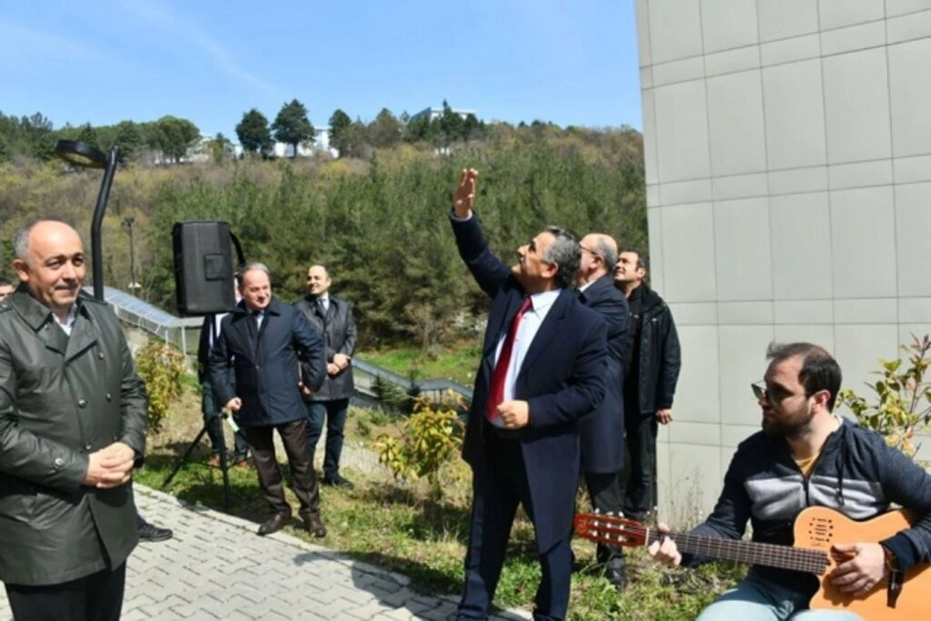 Samsun'da karantinadaki öğrencilere moral konseri - Resim 2