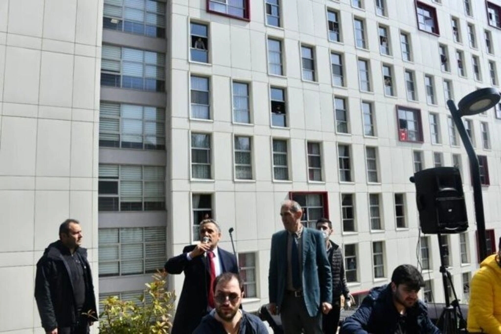 Samsun'da karantinadaki öğrencilere moral konseri - Resim 4