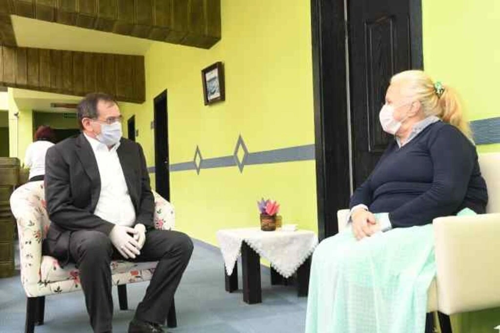 Başkan Mustafa Demir'den Huzurevi Yaşlı Bakım ve Rehabilitasyon Merkezi'ne ziyaret - Resim 3