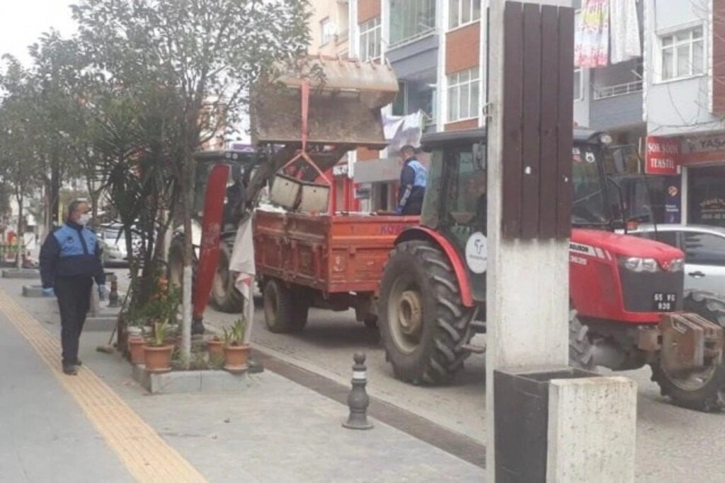 Tekkeköy Belediyesi ilçedeki oturma banklarını söktü - Resim 1