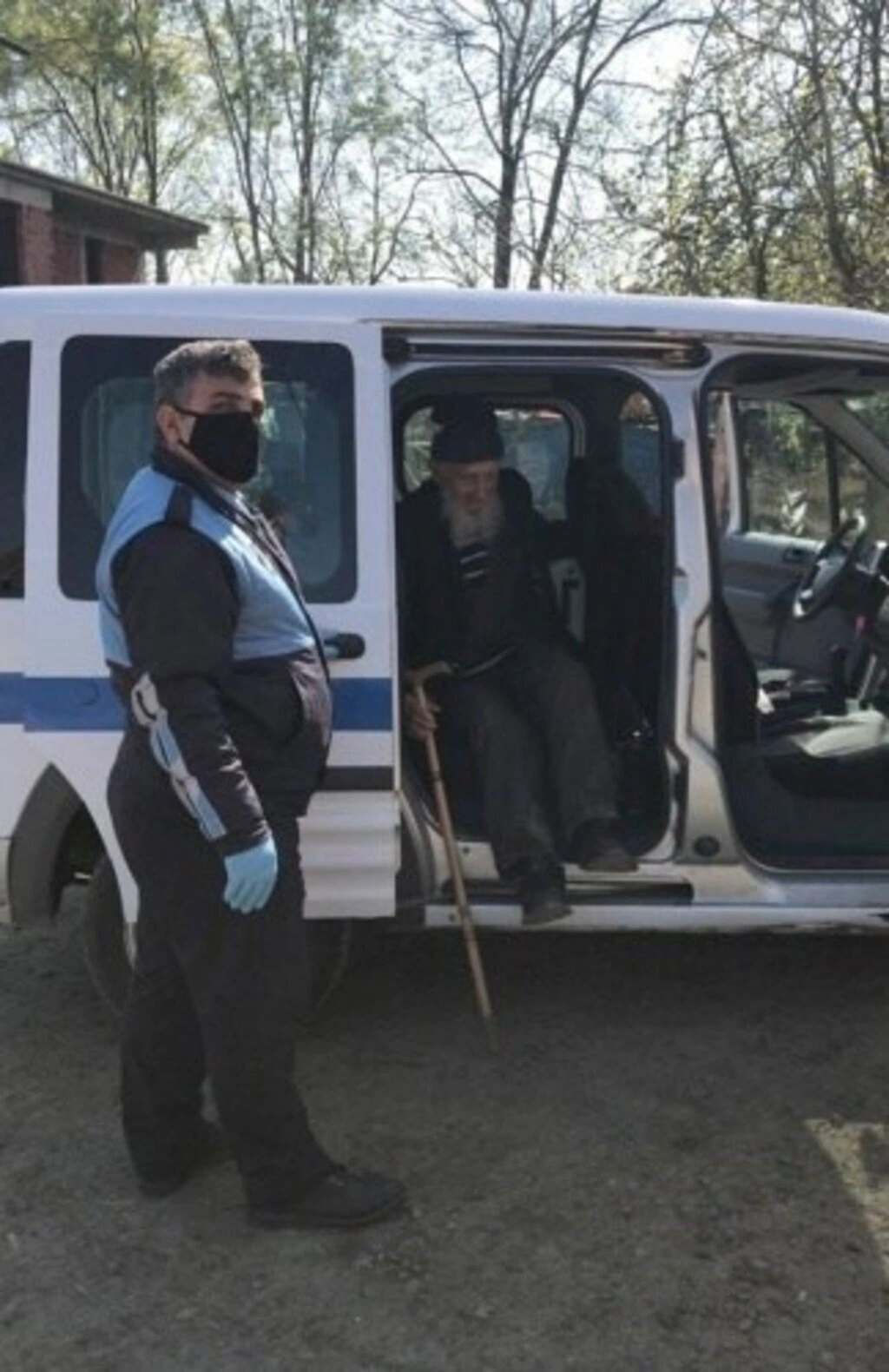Tekkeköy merkezine inen yaşlı vatandaşı zabıta ekipleri evine bıraktı, kuralları hatırlattı - Resim 3