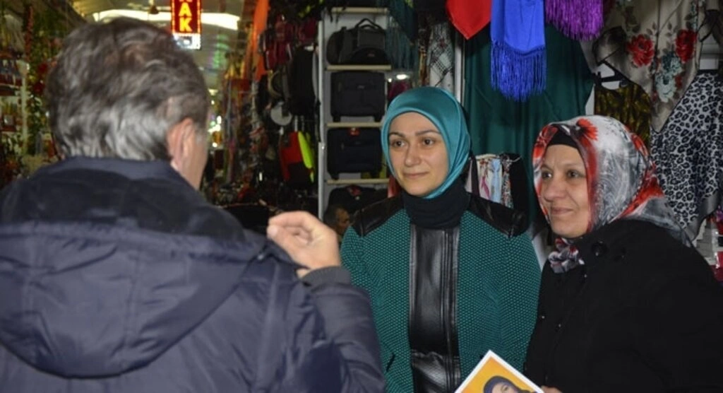 Elif Coşkun Bilgin'e esnaftan yoğun ilgi - Resim 1