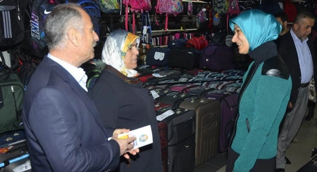 Elif Coşkun Bilgin'e esnaftan yoğun ilgi - Resim 5