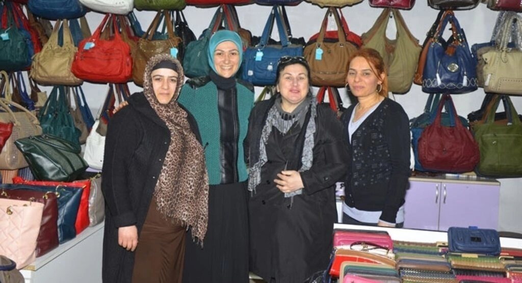 Elif Coşkun Bilgin'e esnaftan yoğun ilgi - Resim 6