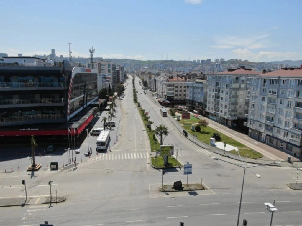 Sokağa çıkma yasağında Samsun sokakları havadan görüntülendi - Resim 3