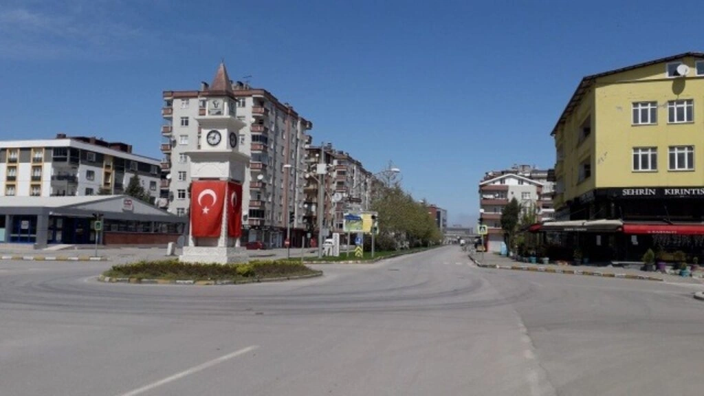 Sokağa çıkma yasağında Samsun sokakları havadan görüntülendi - Resim 19